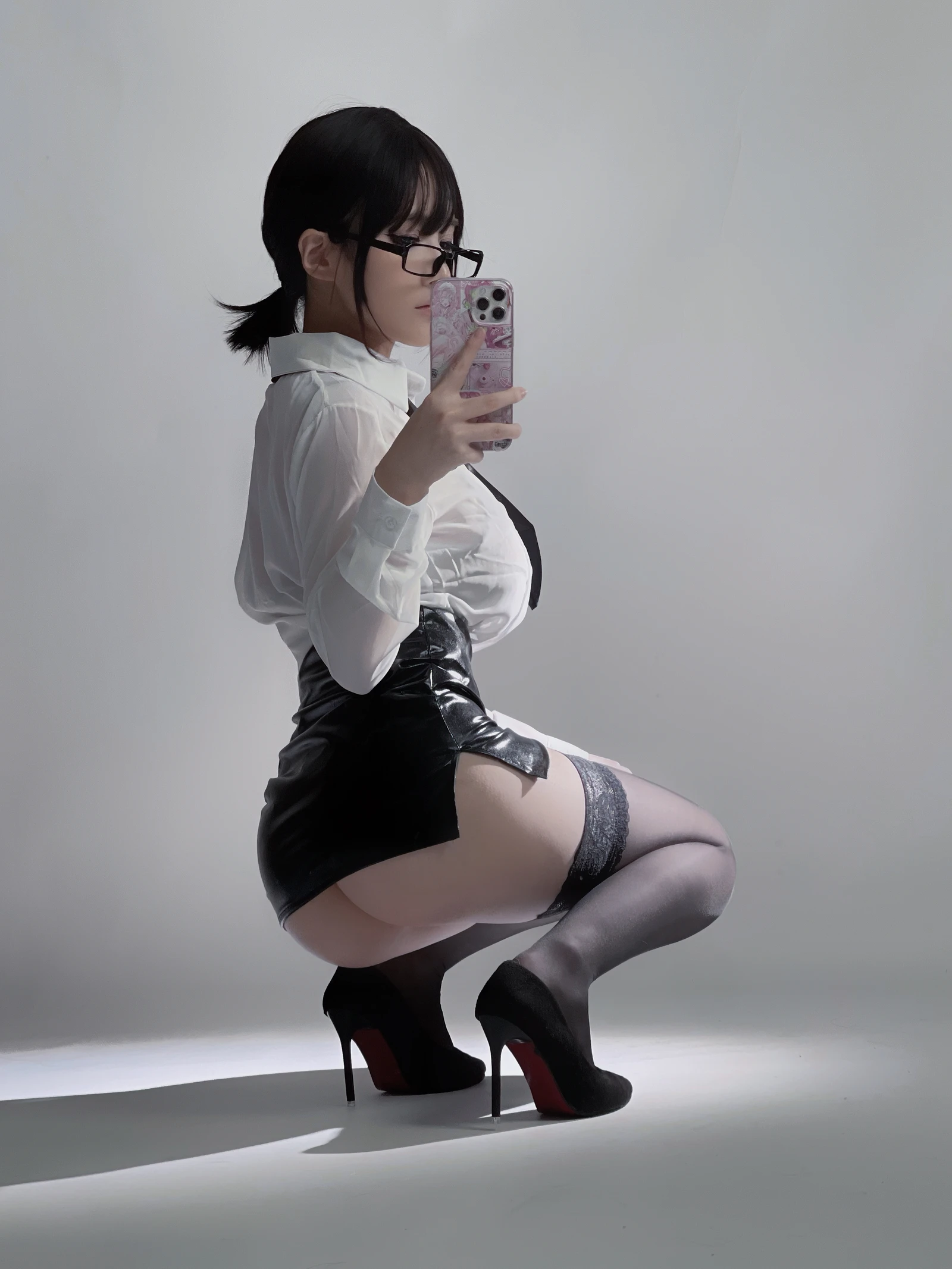 幼愛youmeko---黑丝眼镜OL-[28P-87MB]-6.webp